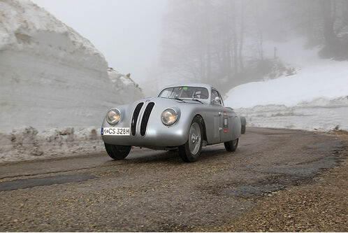 [Bild: Mille-Miglia-2010---BMW-in-Winterlandsch...344500.jpg]